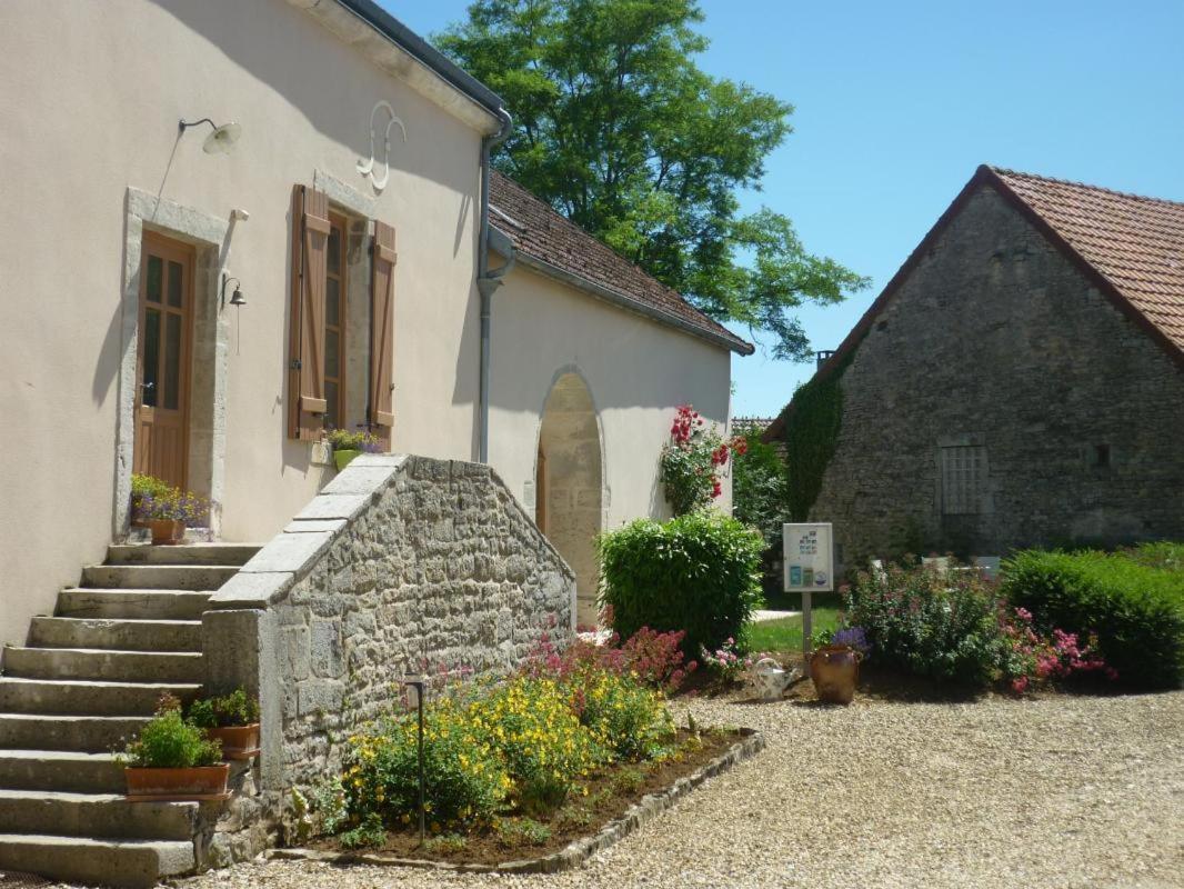 Bed and Breakfast Ferme Du Pigeonnier Montceau-et-Echarnant Exterior foto